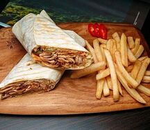Шаурма Классика, Цезарь BBQ и фреш Вишня-яблоко-клюква Staff