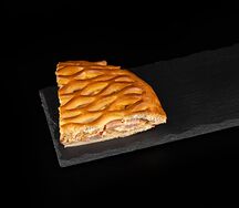 Четверть пирога с ветчиной и сыром