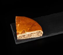 Четверть пирога с красной рыбой