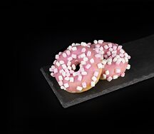 Донат розовый с маршмэллоу