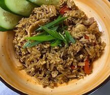 Жареный рис по-индонезийски с курицей и креветками