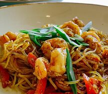 Сингапурская лапша с креветками