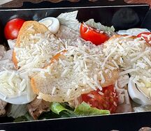Салат Цезарь с курицей 