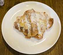 Миндальный круассан