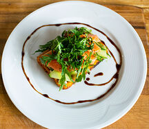 Морковная вафля с авокадо и сливочным сыром