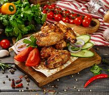 Куриные крылышки барбекю на мангале