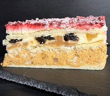 Торт Сливочно-карамельный с малиной                                                                                                                                                                     