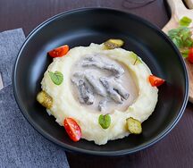 Бефстроганов из говядины с картофельным пюре