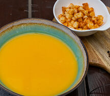 Суп-пюре куриный с гренками