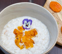 Каша рисовая на кокосовом напитке с курагой