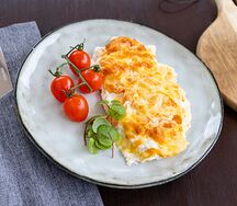 Грудка куриная, запеченная с сыром и томатами