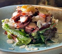 Теплый салат с осьминогом