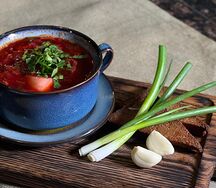 Борщ по-старорусски с чесночными гренками