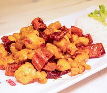 Курица с перцем чили и рисом