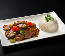 Жареная говядина в соусе хойсин и рис