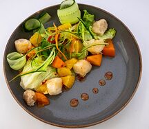 Салат с морскими гребешками