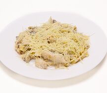 Паста с курицей и грибами