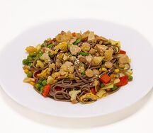 Соба с морепродуктами в соусе сливочный кимчи