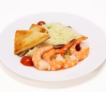 Салат Цезарь с креветками