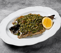 Форель с виноградом и спаржей