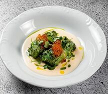 Голубцы из палтуса с красной икрой и соусом шампань