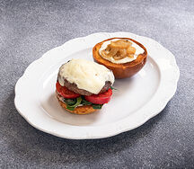 Бургер из мяса козленка