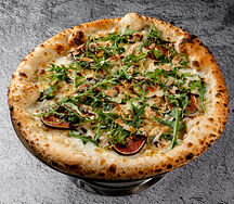 Пицца инжир, горгондзола, руккола, страчателла