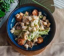 Цезарь с курицей