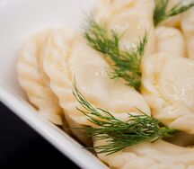 Вареники с картофелем и шкварками