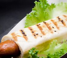 Хот-дог французский с куриной колбаской