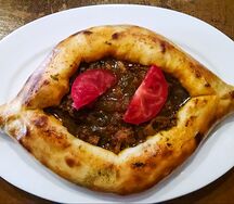 Хачапури по-аджарски с мясом 