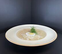 Куриный бульон с яйцом и лапшой