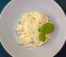 Паста с курицей и опятами