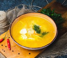 Куриный бульон с домашней лапшой 