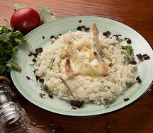 Тигровые креветки с рисом в соусе карри
