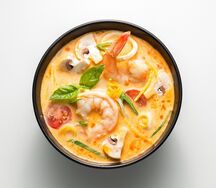 Том ям с морепродуктами