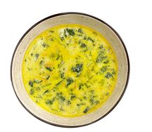 Сливочный суп с копченой курочкой и свежим шпинатом
