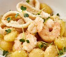 Ньокки с морепродуктами в кокосовом молоке