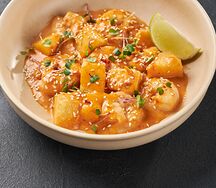 Креветки с ананасами в кунжутном карри