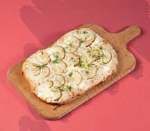 Римская пицца с грушей и горгонзолой