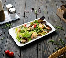 Салат с морепродуктами 