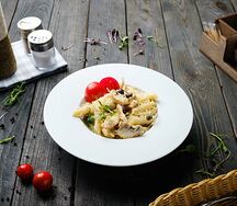 Пенне с курицей и грибами