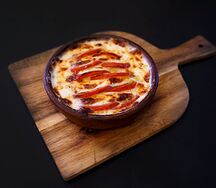 Сыр Сулугуни со свежими помидорами