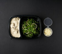 Салат с теплой куриной печенью