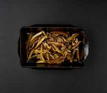 Картофель, жаренный с луком и грибами