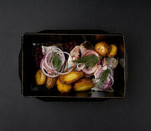 Селедочка с картофелем и свекольной икрой