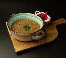 Лобио из красной фасоли с гурийской капустой