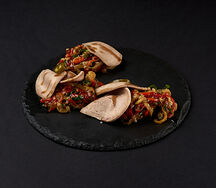 Салат-мангал с томленым говяжьим языком