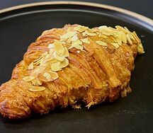 Миндальный круассан 