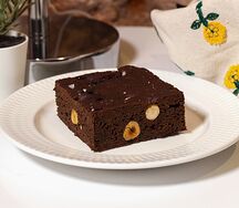 Солёный брауни с фундуком